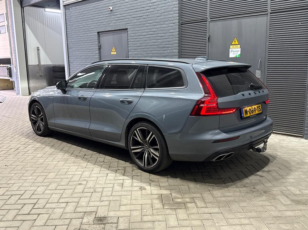 Volvo V60 2.0 B3 Momentum Advantage | Trekhaak | Camera | Cruise Control | Navigatie | Verwarmbare Voorruit | 19 Inch