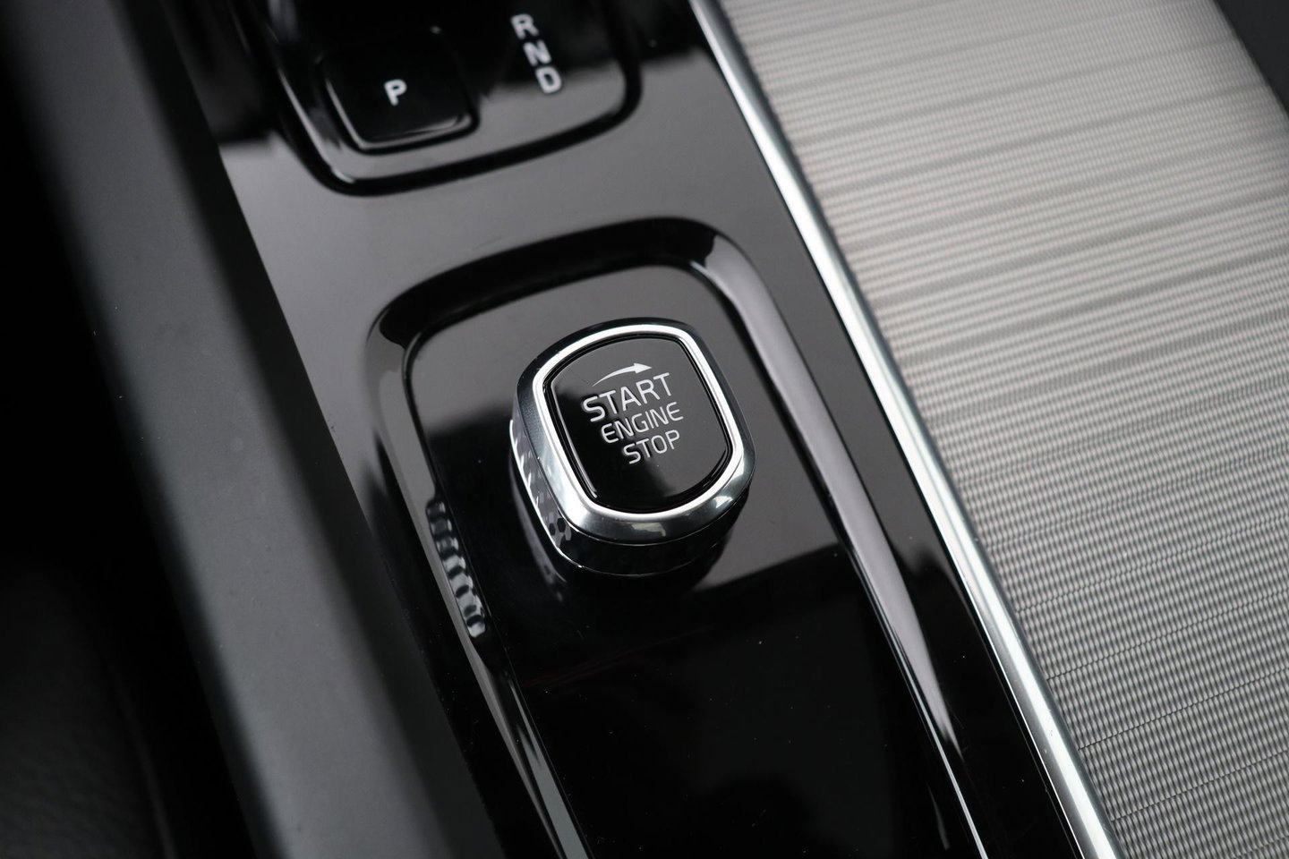 Volvo XC60 T8 Plus Bright | Harman/Kardon | Panoramadak | Camera | Stoel+Stuurverwarming | BLIS | ACC | 20 Inch