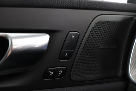 Volvo XC60 T8 Plus Bright | Harman/Kardon | Panoramadak | Camera | Stoel+Stuurverwarming | BLIS | ACC | 20 Inch