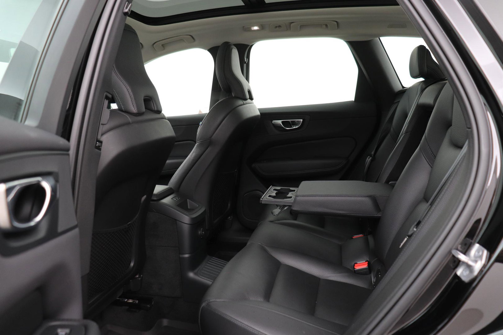 Volvo XC60 T8 Plus Bright | Harman/Kardon | Panoramadak | Camera | Stoel+Stuurverwarming | BLIS | ACC | 20 Inch