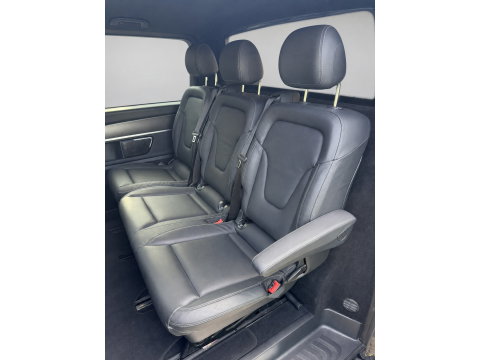 Mercedes-Benz V-Klasse 300d L2 AMG Edition 360 Camera, Cruise, Carplay, Stoelverkoeling, Burmester, Stoelverwarming, Trekhaak, 240pk, Automaat, Leder, Uniek!