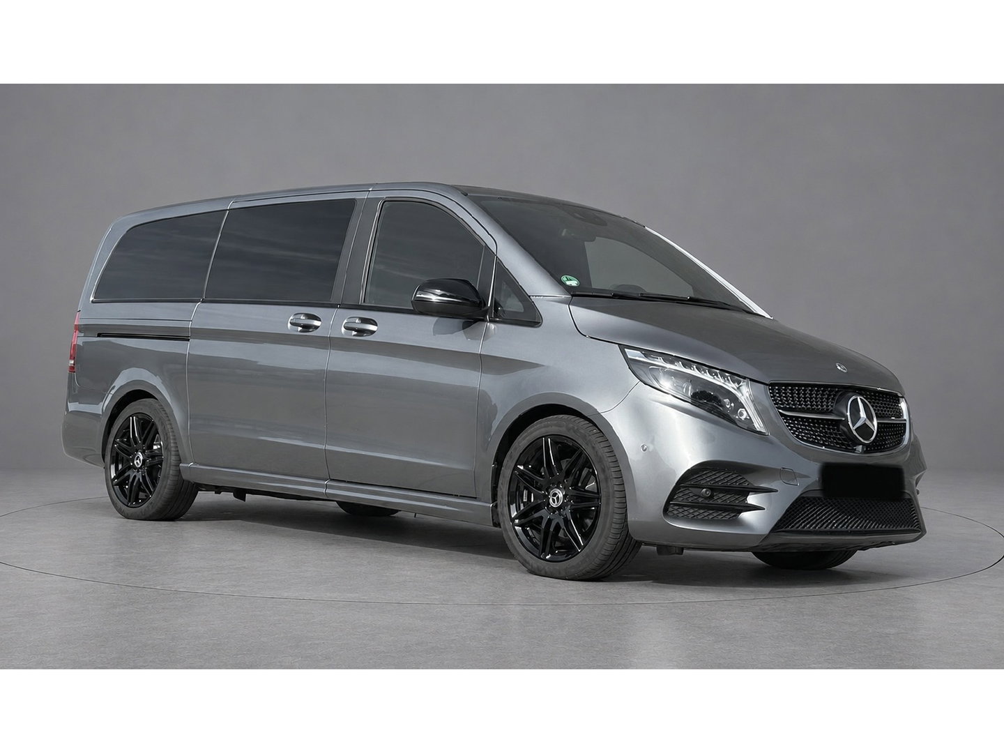 Mercedes-Benz V-Klasse 300d L2 AMG Edition 360 Camera, Cruise, Carplay, Stoelverkoeling, Burmester, Stoelverwarming, Trekhaak, 240pk, Automaat, Leder, Uniek!