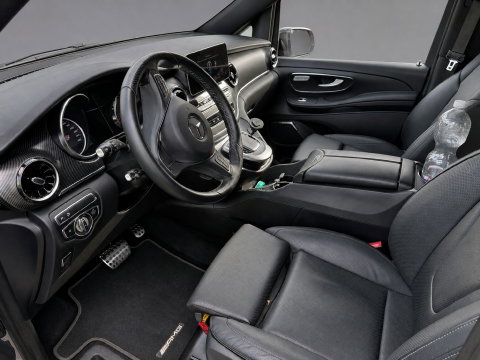 Mercedes-Benz V-Klasse 300d L2 AMG Edition 360 Camera, Cruise, Carplay, Stoelverkoeling, Burmester, Stoelverwarming, Trekhaak, 240pk, Automaat, Leder, Uniek!