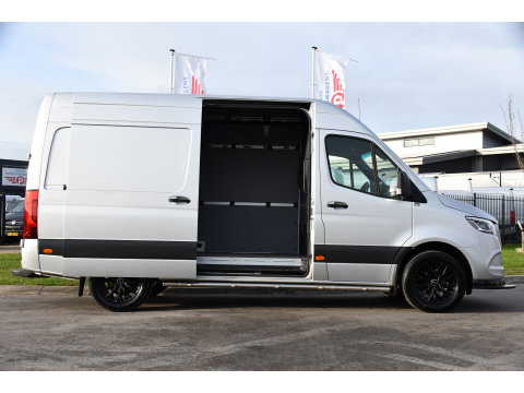 Mercedes-Benz Sprinter 316 2.2 CDI L2H2 PB Edition Full Options! 360 Camera, Cruise, LED, Carplay, 10,5'' Mbux, Stoelverwarming, NAVI, Automaat, Uniek!