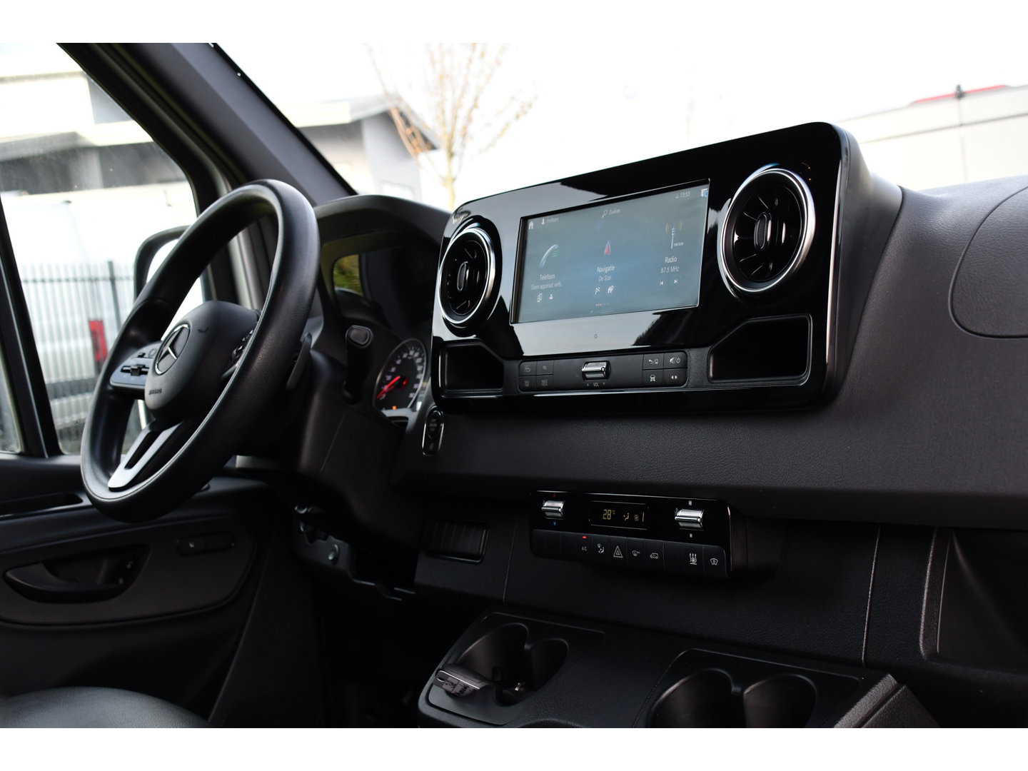 Mercedes-Benz Sprinter 316 2.2 CDI L2H2 PB Edition Full Options! 360 Camera, Cruise, LED, Carplay, 10,5'' Mbux, Stoelverwarming, NAVI, Automaat, Uniek!