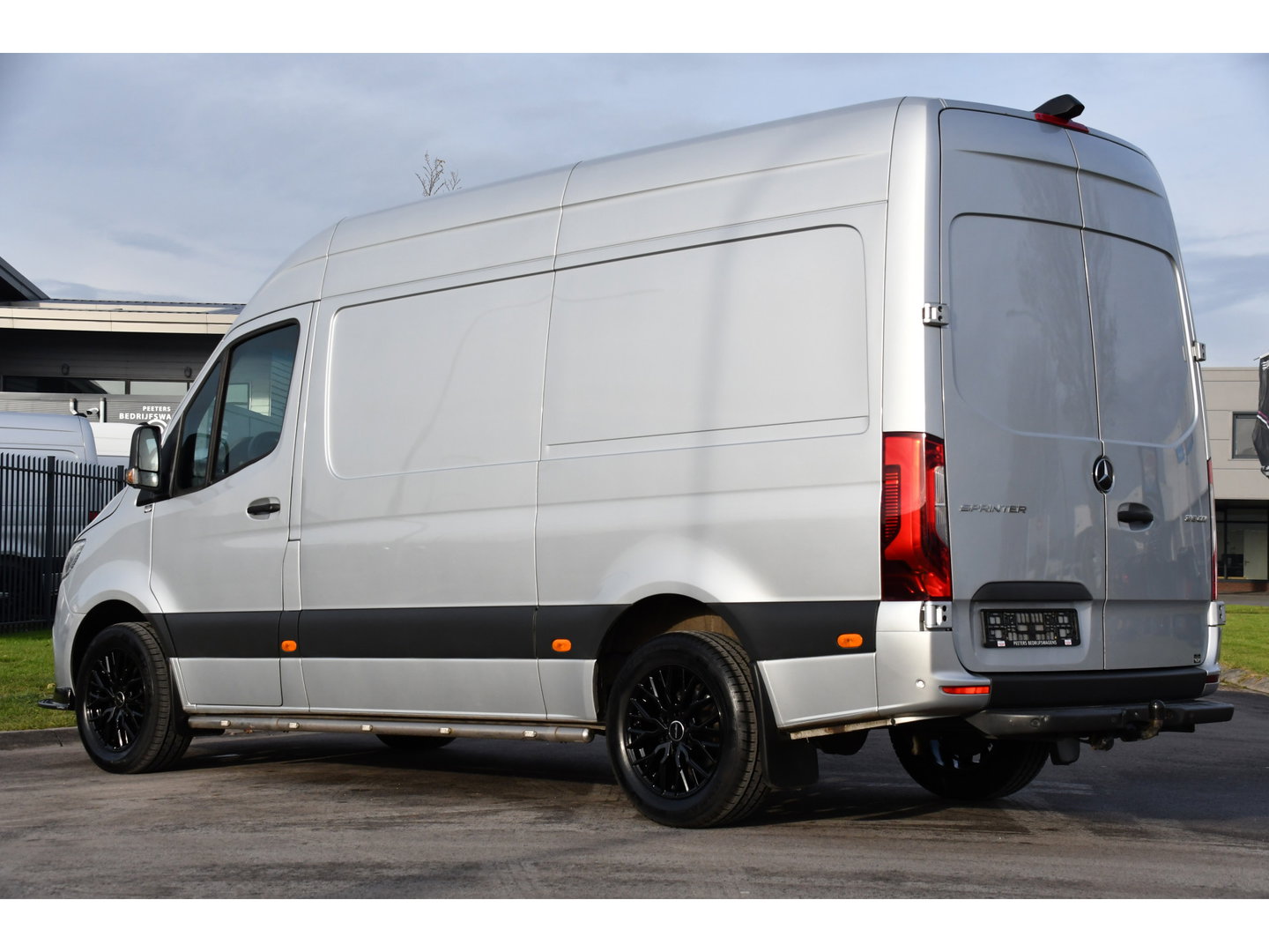 Mercedes-Benz Sprinter 316 2.2 CDI L2H2 PB Edition Full Options! 360 Camera, Cruise, LED, Carplay, 10,5'' Mbux, Stoelverwarming, NAVI, Automaat, Uniek!