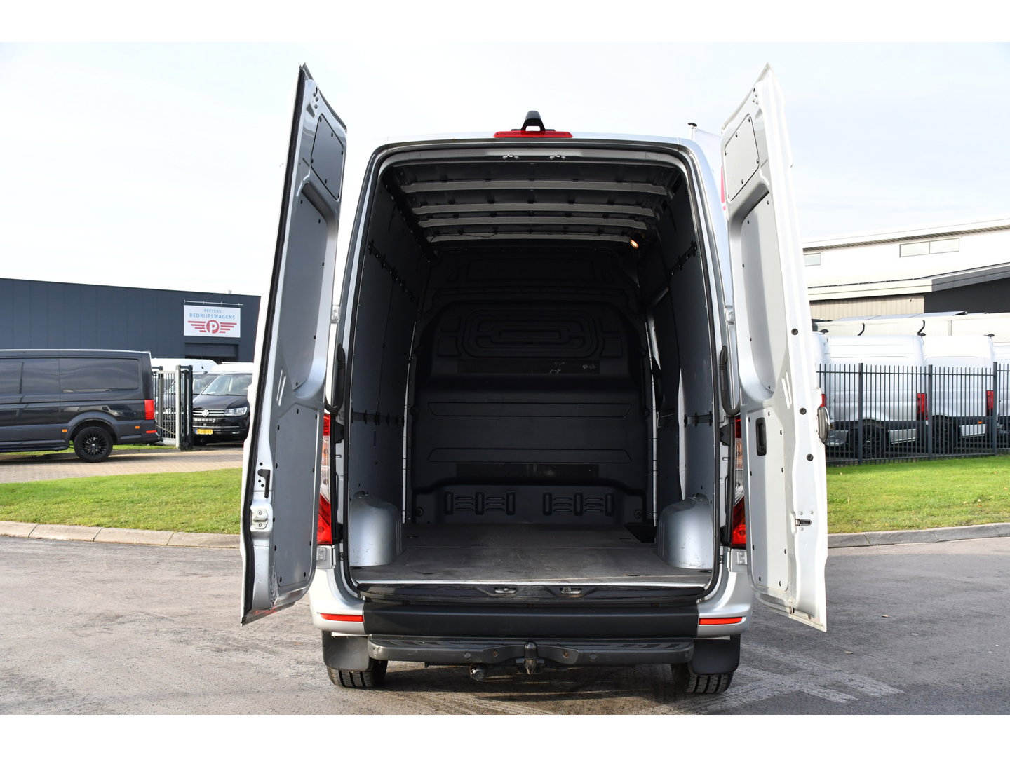 Mercedes-Benz Sprinter 316 2.2 CDI L2H2 PB Edition Full Options! 360 Camera, Cruise, LED, Carplay, 10,5'' Mbux, Stoelverwarming, NAVI, Automaat, Uniek!