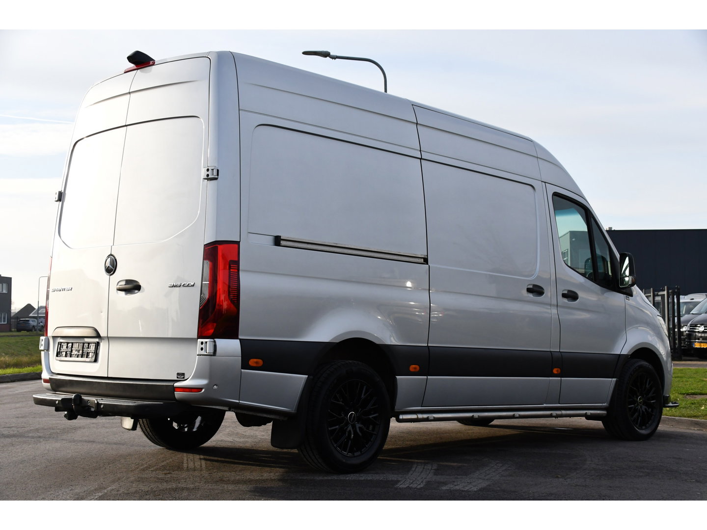 Mercedes-Benz Sprinter 316 2.2 CDI L2H2 PB Edition Full Options! 360 Camera, Cruise, LED, Carplay, 10,5'' Mbux, Stoelverwarming, NAVI, Automaat, Uniek!