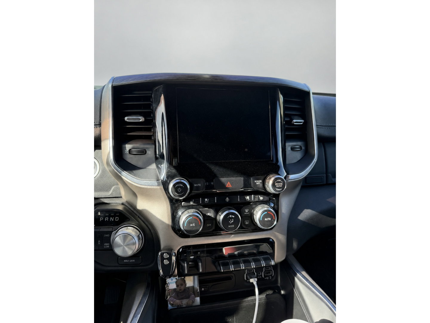 Dodge Ram 1500 5.7 V8 4x4 Crew Cab 5'7 Laramie Camera, Luchtvering, Carplay, LED, Leder, Stoelverwarmong, H&K, Stoelverkoeling, 3500kg Trekhaak, Uniek!