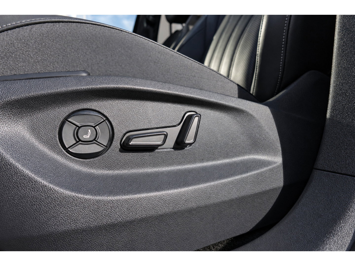 Volkswagen Tiguan 1.5 eHybrid R-Line PANO H&K MASSAGE KEYLESS VOL