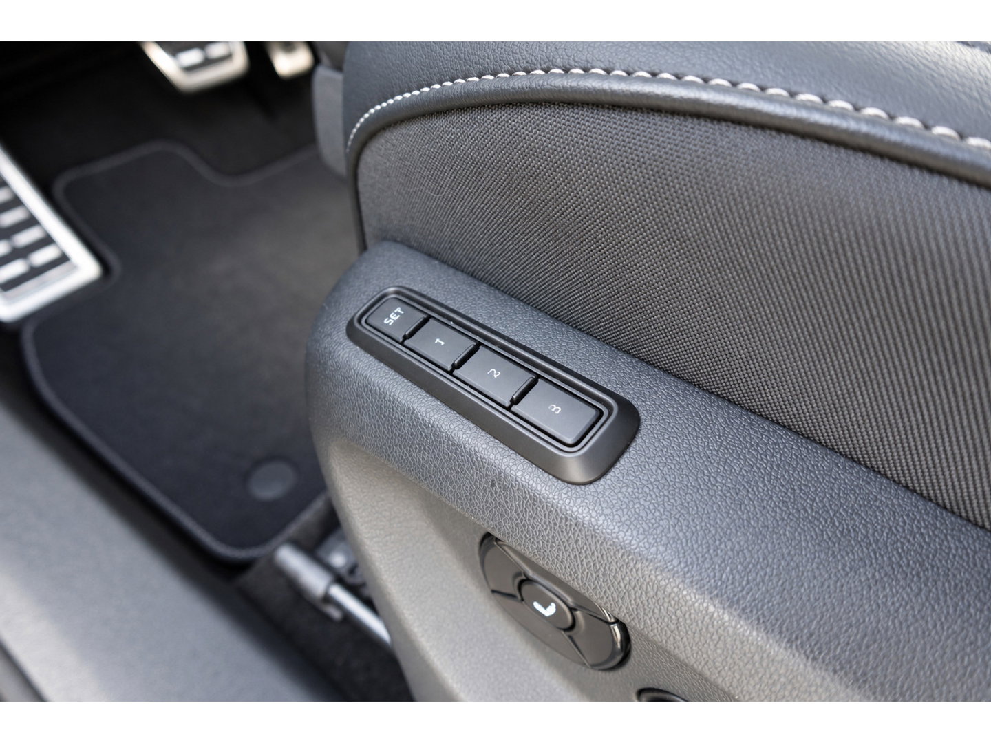 Volkswagen Tiguan 1.5 eHybrid R-Line PANO H&K MASSAGE KEYLESS VOL