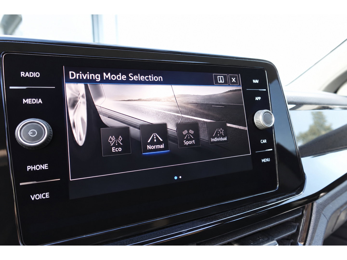 Volkswagen T-Roc 1.5 TSI R-Line PANO CAM BLINDSPOT