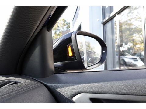 Volkswagen T-Roc 1.5 TSI R-Line PANO CAM BLINDSPOT