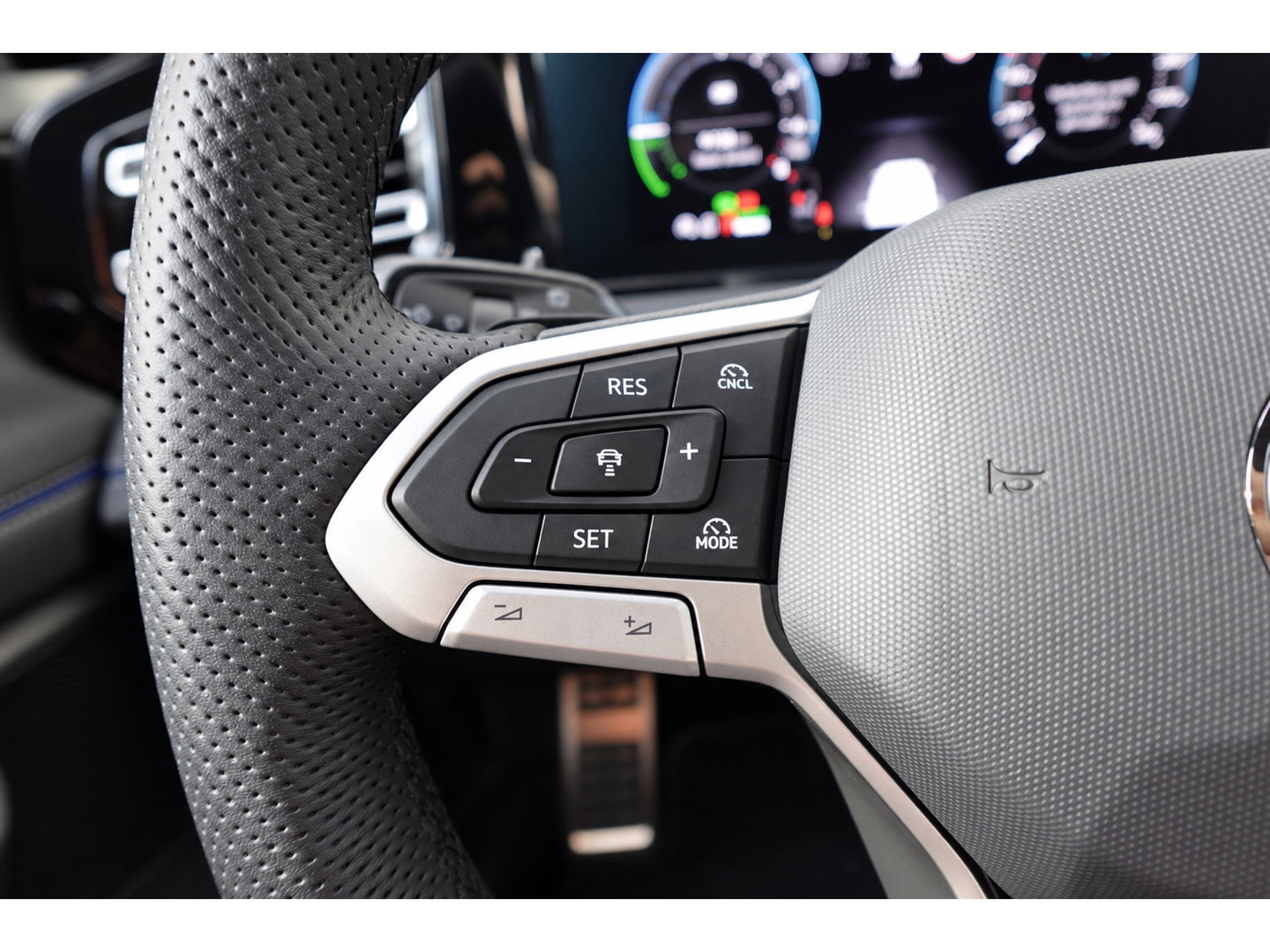Volkswagen T-Roc 1.5 TSI R-Line PANO CAM BLINDSPOT