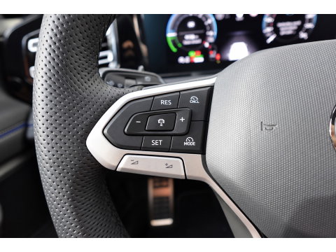 Volkswagen T-Roc 1.5 TSI R-Line PANO CAM BLINDSPOT