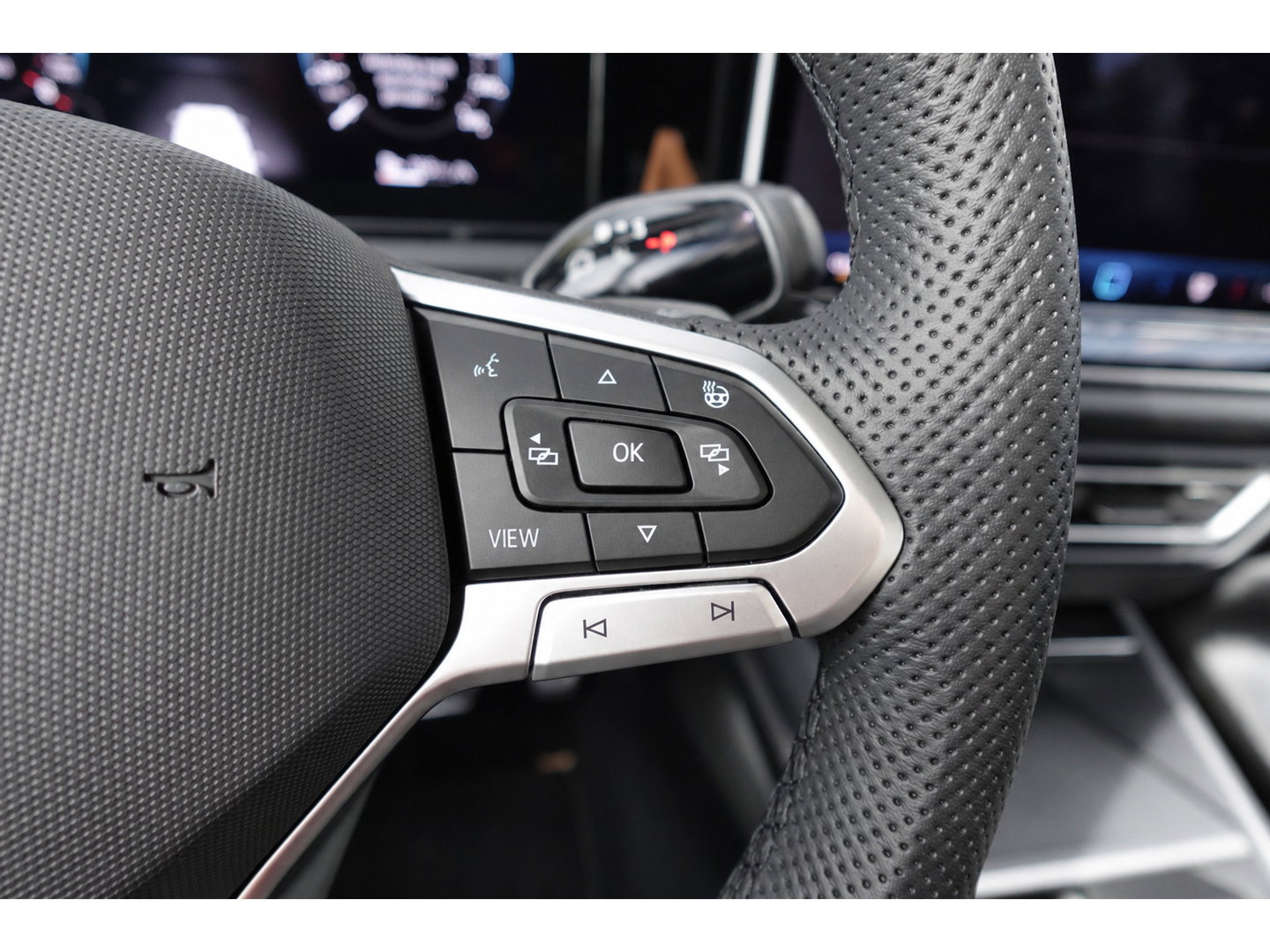 Volkswagen T-Roc 1.5 TSI R-Line PANO CAM BLINDSPOT