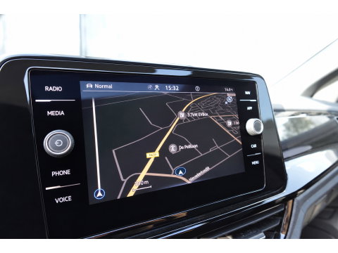 Volkswagen T-Roc 1.5 TSI R-Line PANO CAM BLINDSPOT