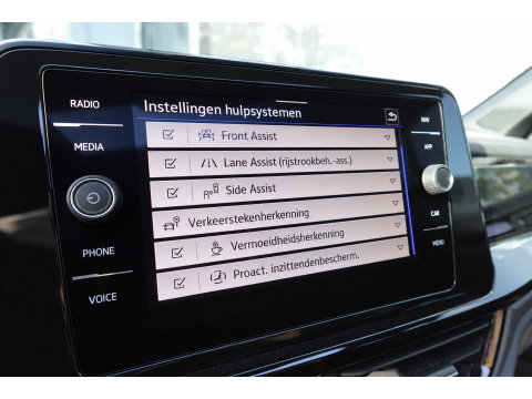 Volkswagen T-Roc 1.5 TSI R-Line PANO CAM BLINDSPOT