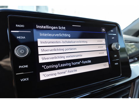 Volkswagen T-Roc 1.5 TSI R-Line PANO CAM BLINDSPOT