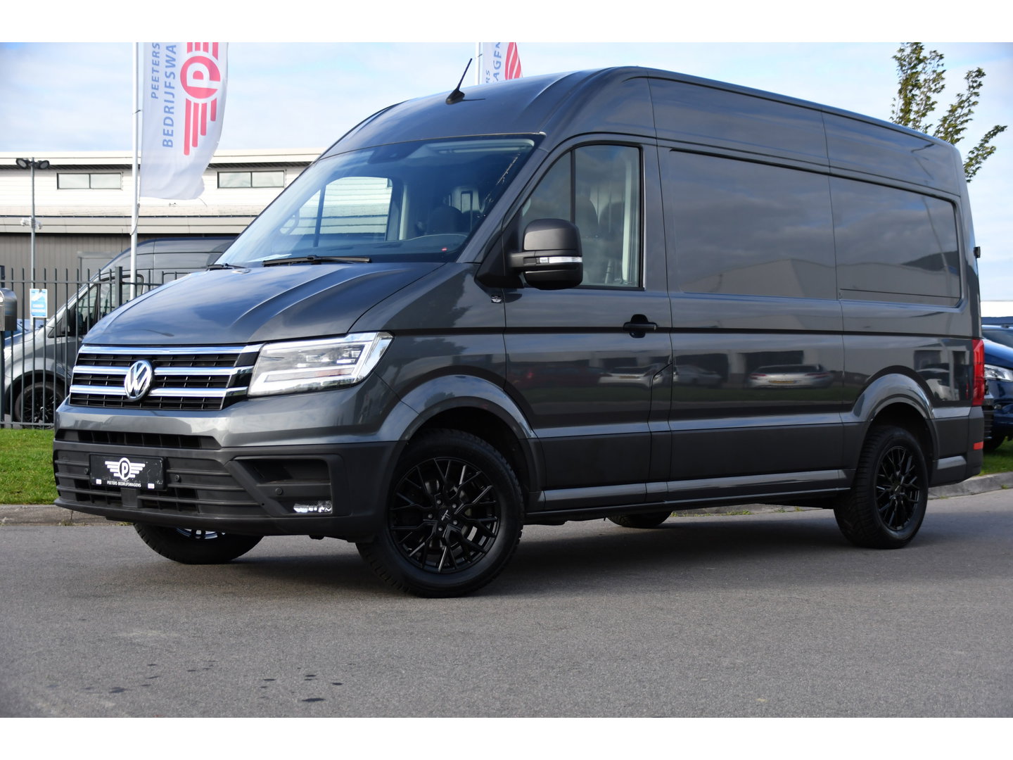 Volkswagen Crafter 35 2.0 TDI L3H3 PB Edition Camera, Cruise, Carplay, Stoelverwarming, 177pk, LED, Geveerde Stoel, Voorruit verwarming, Massage Stoel, Uniek!