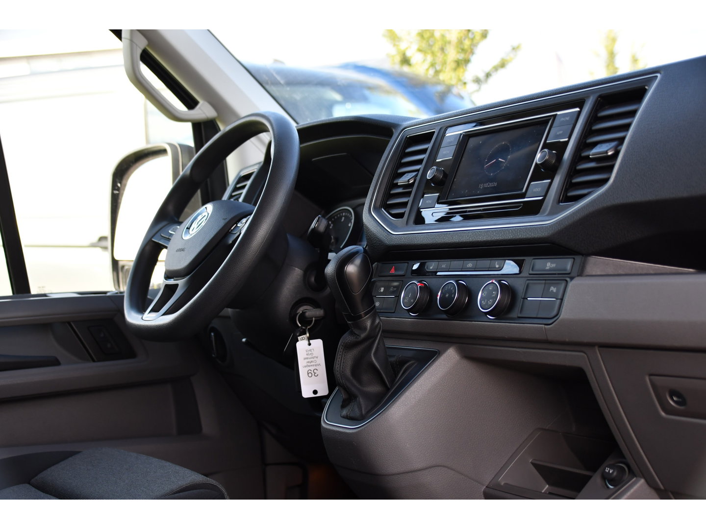 Volkswagen Crafter 35 2.0 TDI L3H3 PB Edition Camera, Cruise, Carplay, Stoelverwarming, 177pk, LED, Geveerde Stoel, Voorruit verwarming, Massage Stoel, Uniek!