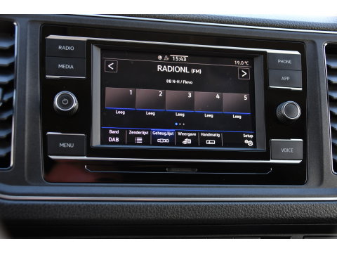 Volkswagen Crafter 35 2.0 TDI L3H3 PB Edition Camera, Cruise, Carplay, Stoelverwarming, 177pk, LED, Geveerde Stoel, Voorruit verwarming, Massage Stoel, Uniek!