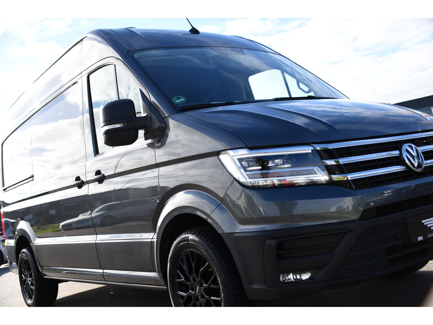 Volkswagen Crafter 35 2.0 TDI L3H3 PB Edition Camera, Cruise, Carplay, Stoelverwarming, 177pk, LED, Geveerde Stoel, Voorruit verwarming, Massage Stoel, Uniek!