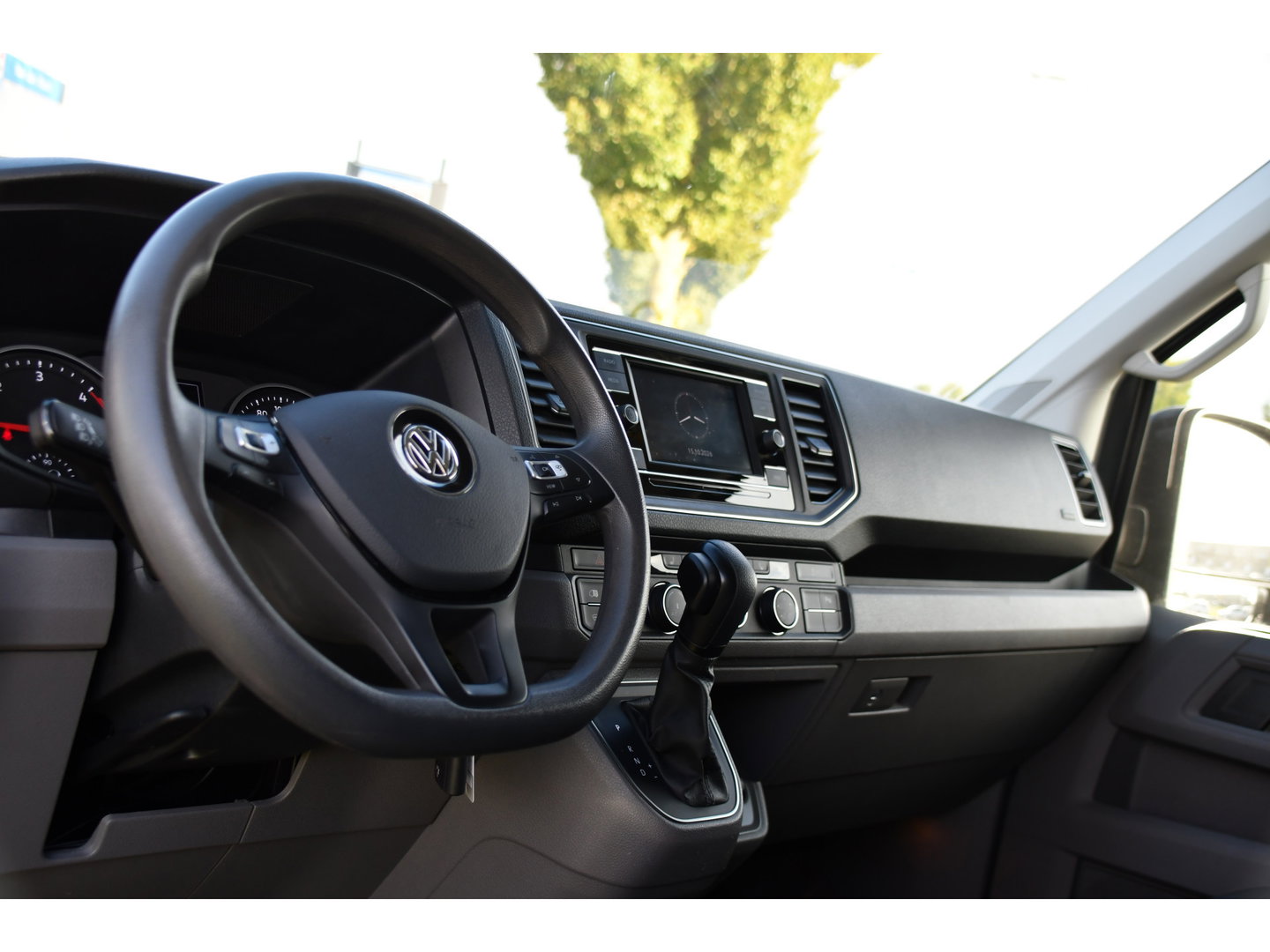 Volkswagen Crafter 35 2.0 TDI L3H3 PB Edition Camera, Cruise, Carplay, Stoelverwarming, 177pk, LED, Geveerde Stoel, Voorruit verwarming, Massage Stoel, Uniek!