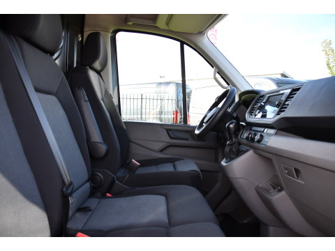 Volkswagen Crafter 35 2.0 TDI L3H3 PB Edition Camera, Cruise, Carplay, Stoelverwarming, 177pk, LED, Geveerde Stoel, Voorruit verwarming, Massage Stoel, Uniek!