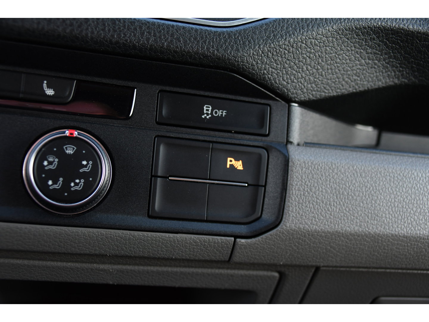 Volkswagen Crafter 35 2.0 TDI L3H3 PB Edition Camera, Cruise, Carplay, Stoelverwarming, 177pk, LED, Geveerde Stoel, Voorruit verwarming, Massage Stoel, Uniek!