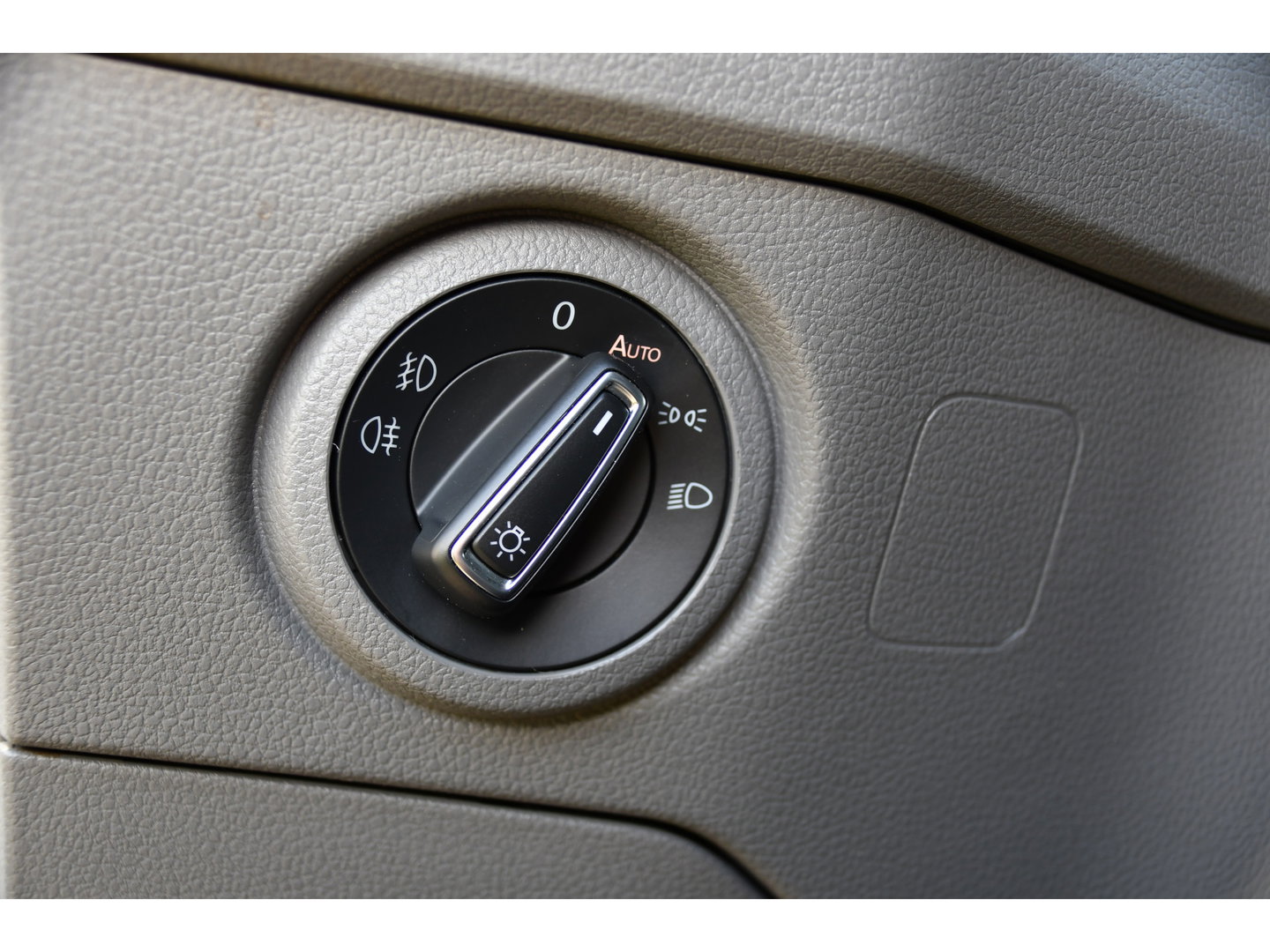 Volkswagen Crafter 35 2.0 TDI L3H3 PB Edition Camera, Cruise, Carplay, Stoelverwarming, 177pk, LED, Geveerde Stoel, Voorruit verwarming, Massage Stoel, Uniek!