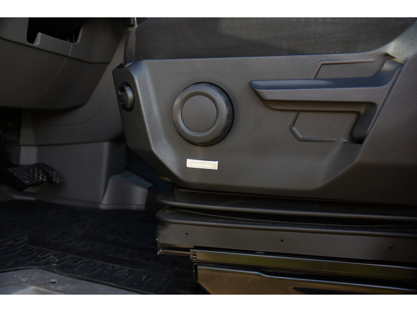 Volkswagen Crafter 35 2.0 TDI L3H3 PB Edition Camera, Cruise, Carplay, Stoelverwarming, 177pk, LED, Geveerde Stoel, Voorruit verwarming, Massage Stoel, Uniek!