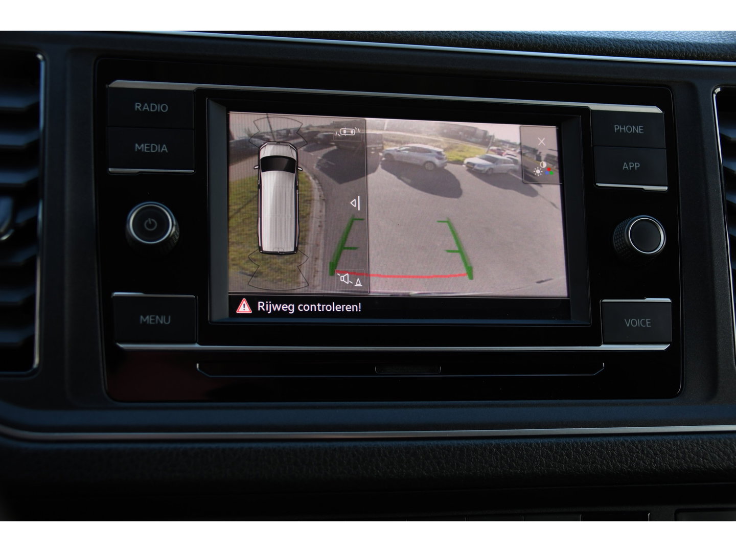 Volkswagen Crafter 35 2.0 TDI L3H3 PB Edition Camera, Cruise, Carplay, Stoelverwarming, 177pk, LED, Geveerde Stoel, Voorruit verwarming, Massage Stoel, Uniek!