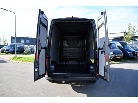 Volkswagen Crafter 35 2.0 TDI L3H3 PB Edition Camera, Cruise, Carplay, Stoelverwarming, 177pk, LED, Geveerde Stoel, Voorruit verwarming, Massage Stoel, Uniek!