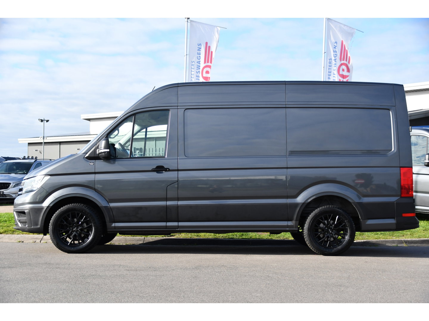 Volkswagen Crafter 35 2.0 TDI L3H3 PB Edition Camera, Cruise, Carplay, Stoelverwarming, 177pk, LED, Geveerde Stoel, Voorruit verwarming, Massage Stoel, Uniek!