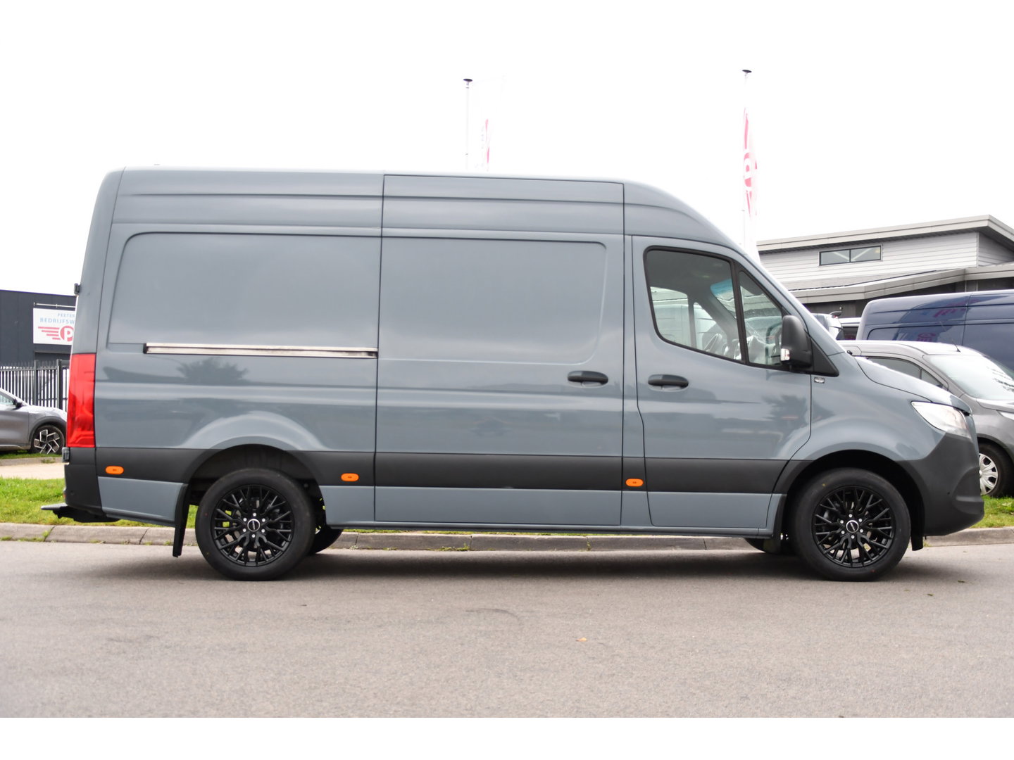 Mercedes-Benz Sprinter 317 1.9 CDI L2H2 RWD PB Edition 360 Camera, Carplay, Cruise, 3500kg Trekhaak, Stoelverwarming, Standkachel, Automaat, 10,5'' Mbux, Uniek!