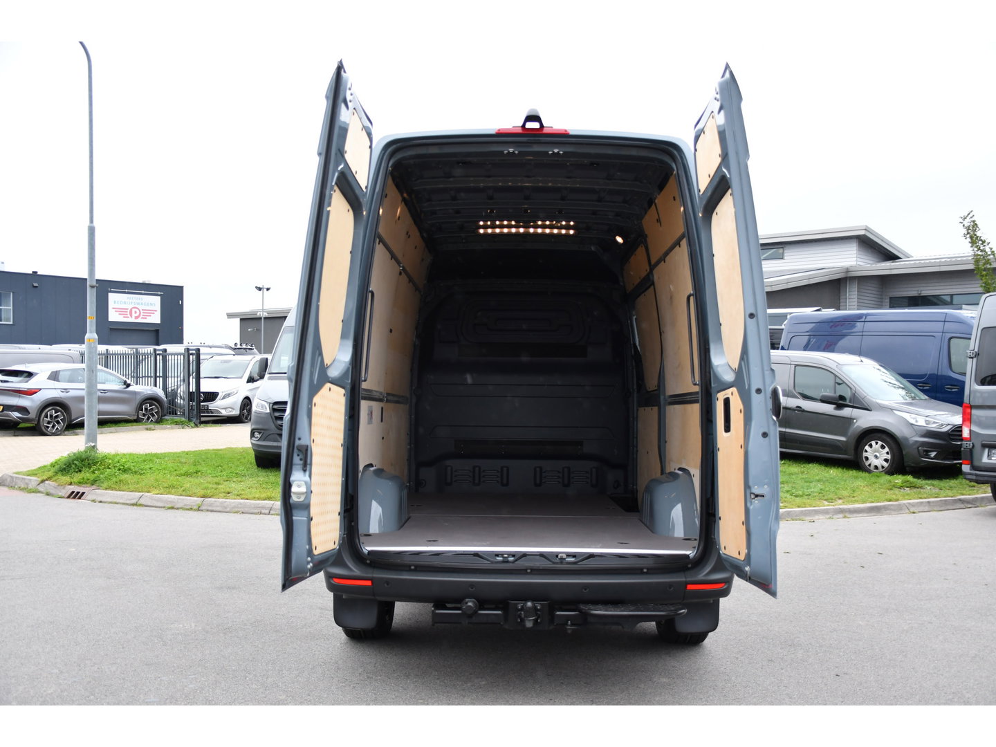 Mercedes-Benz Sprinter 317 1.9 CDI L2H2 RWD PB Edition 360 Camera, Carplay, Cruise, 3500kg Trekhaak, Stoelverwarming, Standkachel, Automaat, 10,5'' Mbux, Uniek!