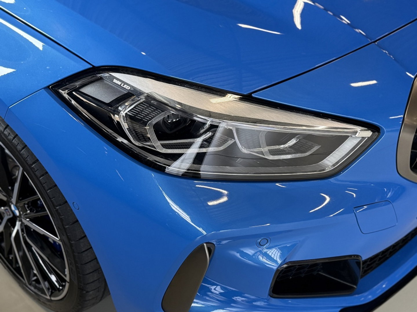 BMW 1-serie M135i 306PK xDrive M Sport / Individual / head-up / Harman Kardon