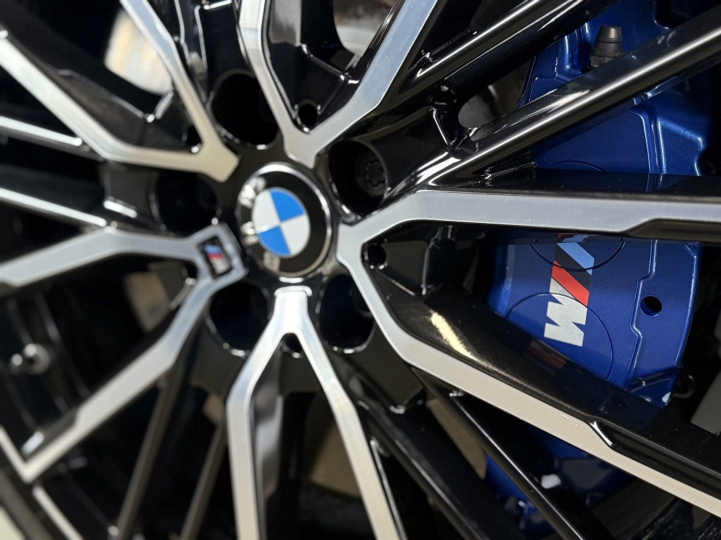 BMW 1-serie M135i 306PK xDrive M Sport / Individual / head-up / Harman Kardon