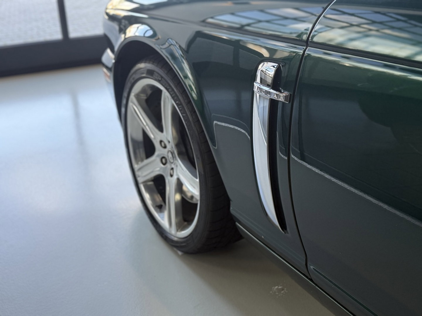 Jaguar XJR 4.2 V8 Supercharged 396PK / VIP / TV