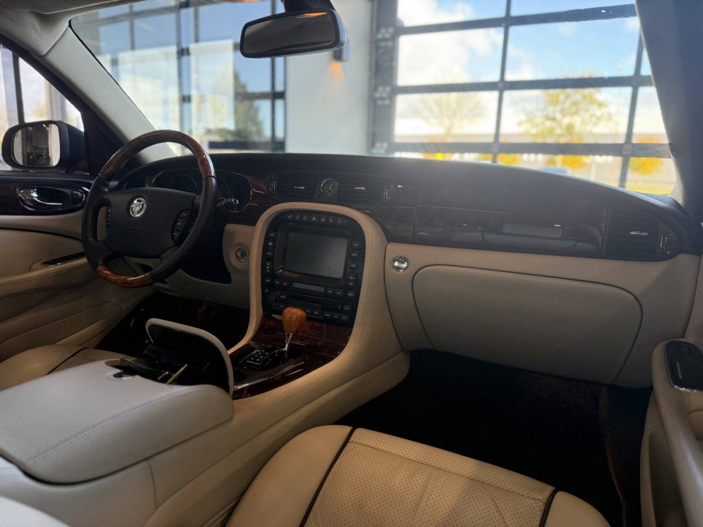 Jaguar XJR 4.2 V8 Supercharged 396PK / VIP / TV