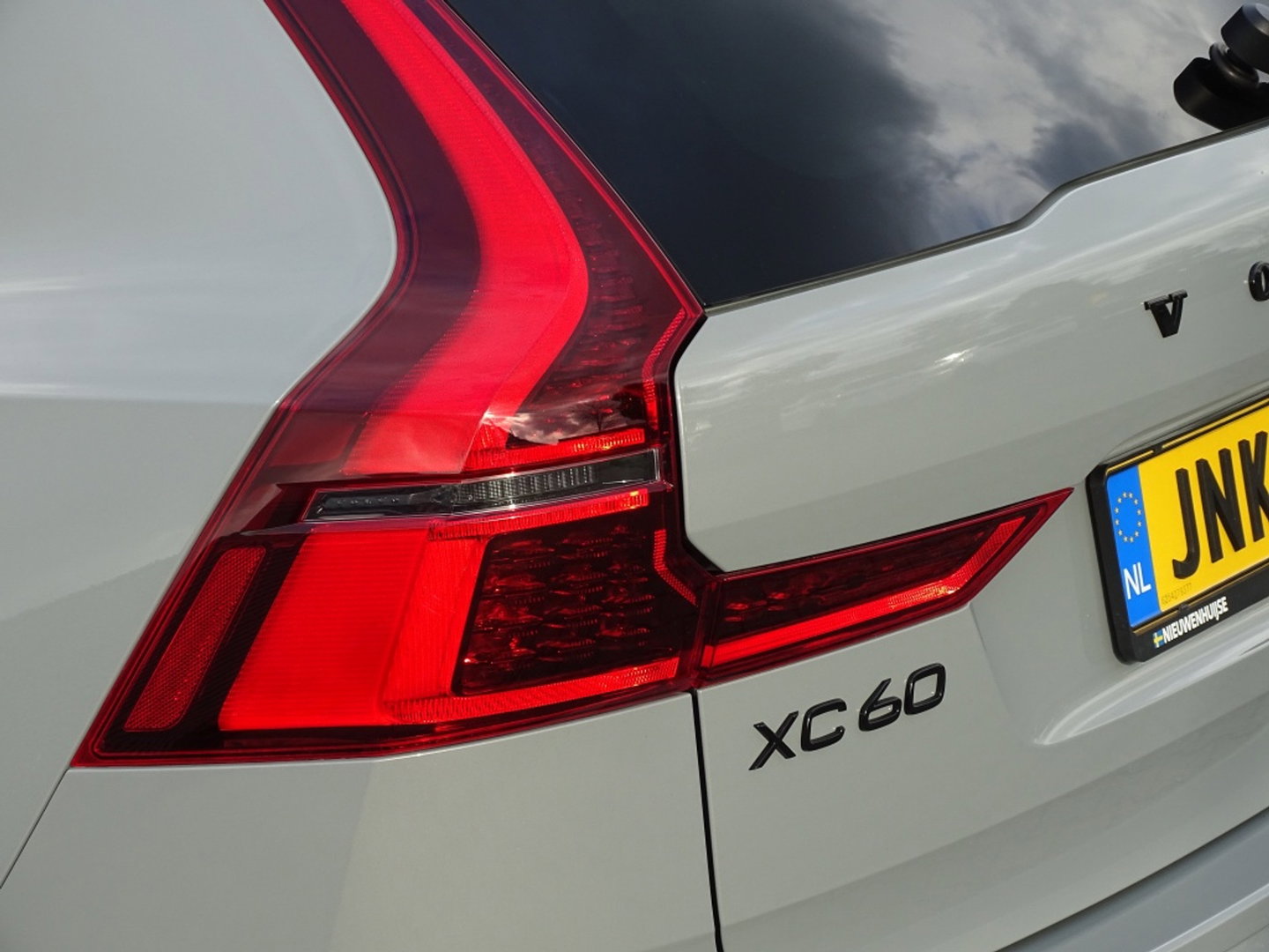 Volvo XC60 T6 357PK AWD / Heico Ed. / 2025 / Head-Up / pano / 360° / NAP