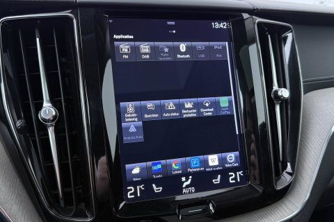 Volvo XC60 B4 AWD Inscription | Harman/Kardon | Panoramadak | Trekhaak | BLIS | Camera | Stoelverwarming | Verwarmde voorruit | ACC