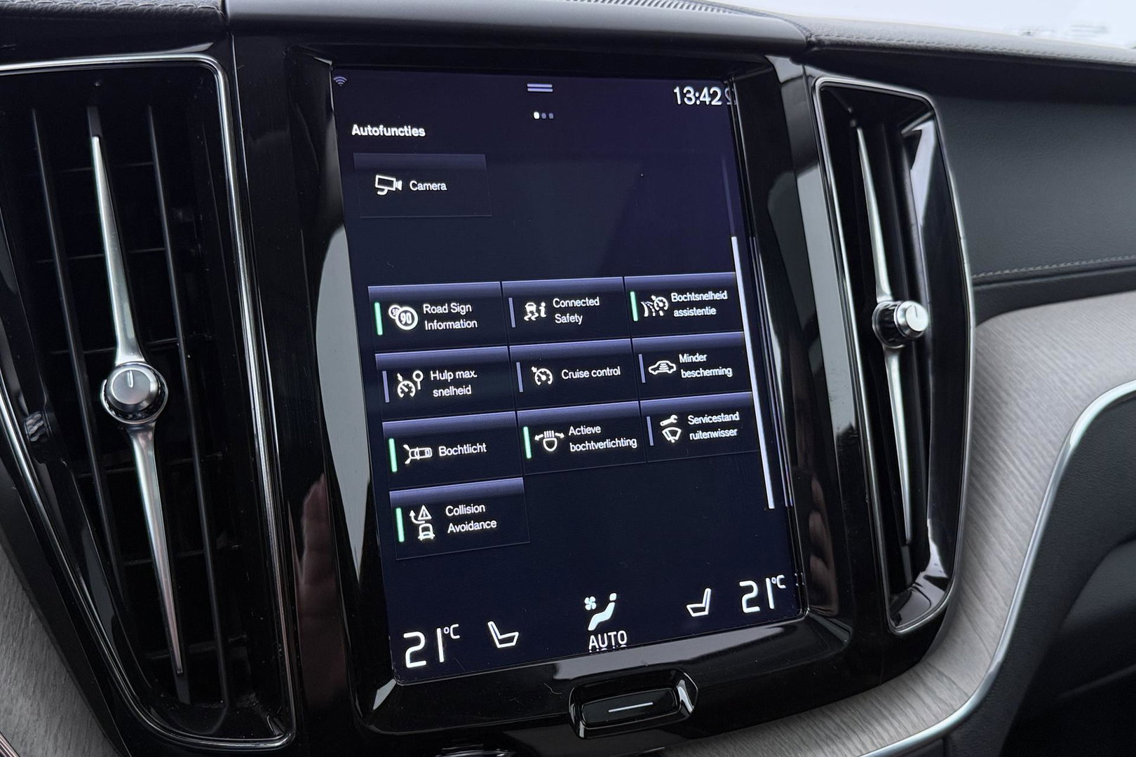 Volvo XC60 B4 AWD Inscription | Harman/Kardon | Panoramadak | Trekhaak | BLIS | Camera | Stoelverwarming | Verwarmde voorruit | ACC