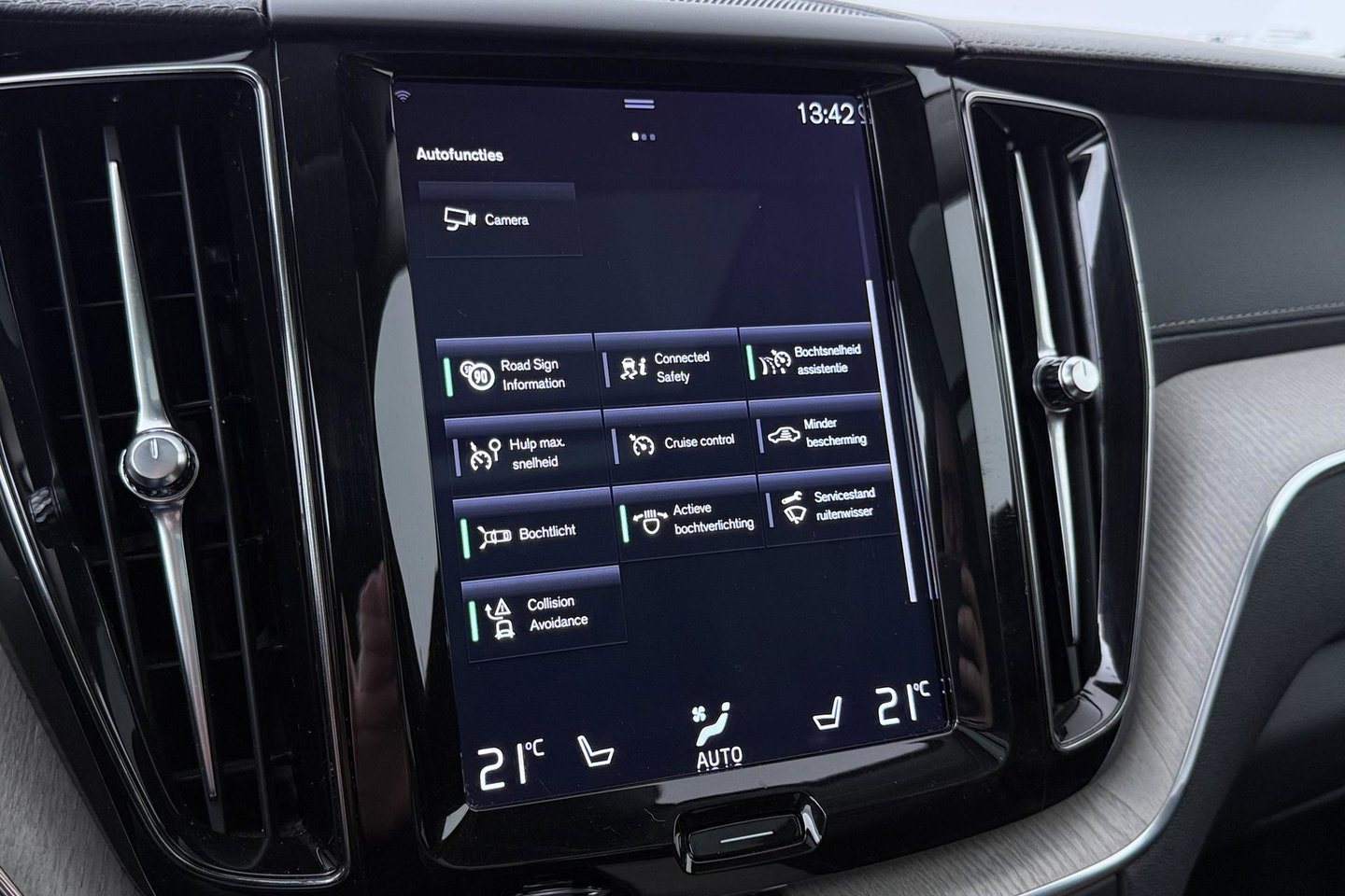 Volvo XC60 B4 AWD Inscription | Harman/Kardon | Panoramadak | Trekhaak | BLIS | Camera | Stoelverwarming | Verwarmde voorruit | ACC