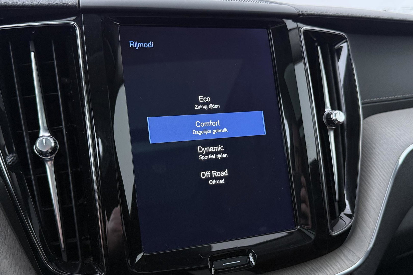 Volvo XC60 B4 AWD Inscription | Harman/Kardon | Panoramadak | Trekhaak | BLIS | Camera | Stoelverwarming | Verwarmde voorruit | ACC