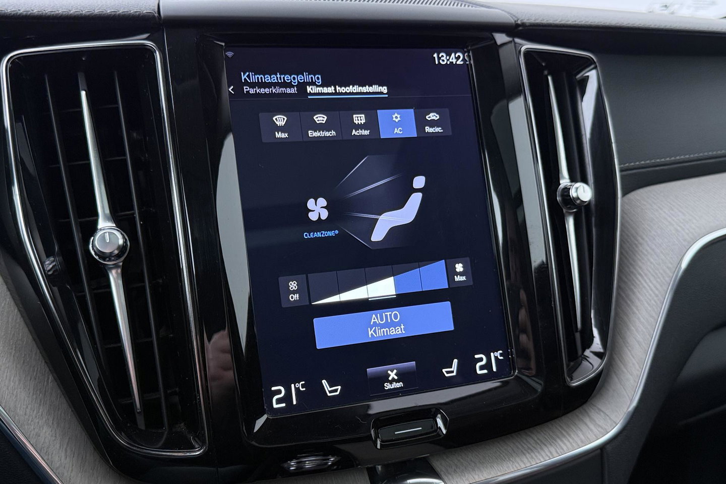 Volvo XC60 B4 AWD Inscription | Harman/Kardon | Panoramadak | Trekhaak | BLIS | Camera | Stoelverwarming | Verwarmde voorruit | ACC