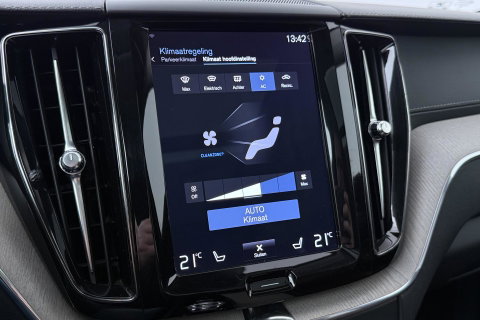 Volvo XC60 B4 AWD Inscription | Harman/Kardon | Panoramadak | Trekhaak | BLIS | Camera | Stoelverwarming | Verwarmde voorruit | ACC