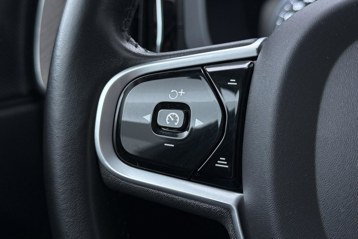 Volvo XC60 B4 AWD Inscription | Harman/Kardon | Panoramadak | Trekhaak | BLIS | Camera | Stoelverwarming | Verwarmde voorruit | ACC