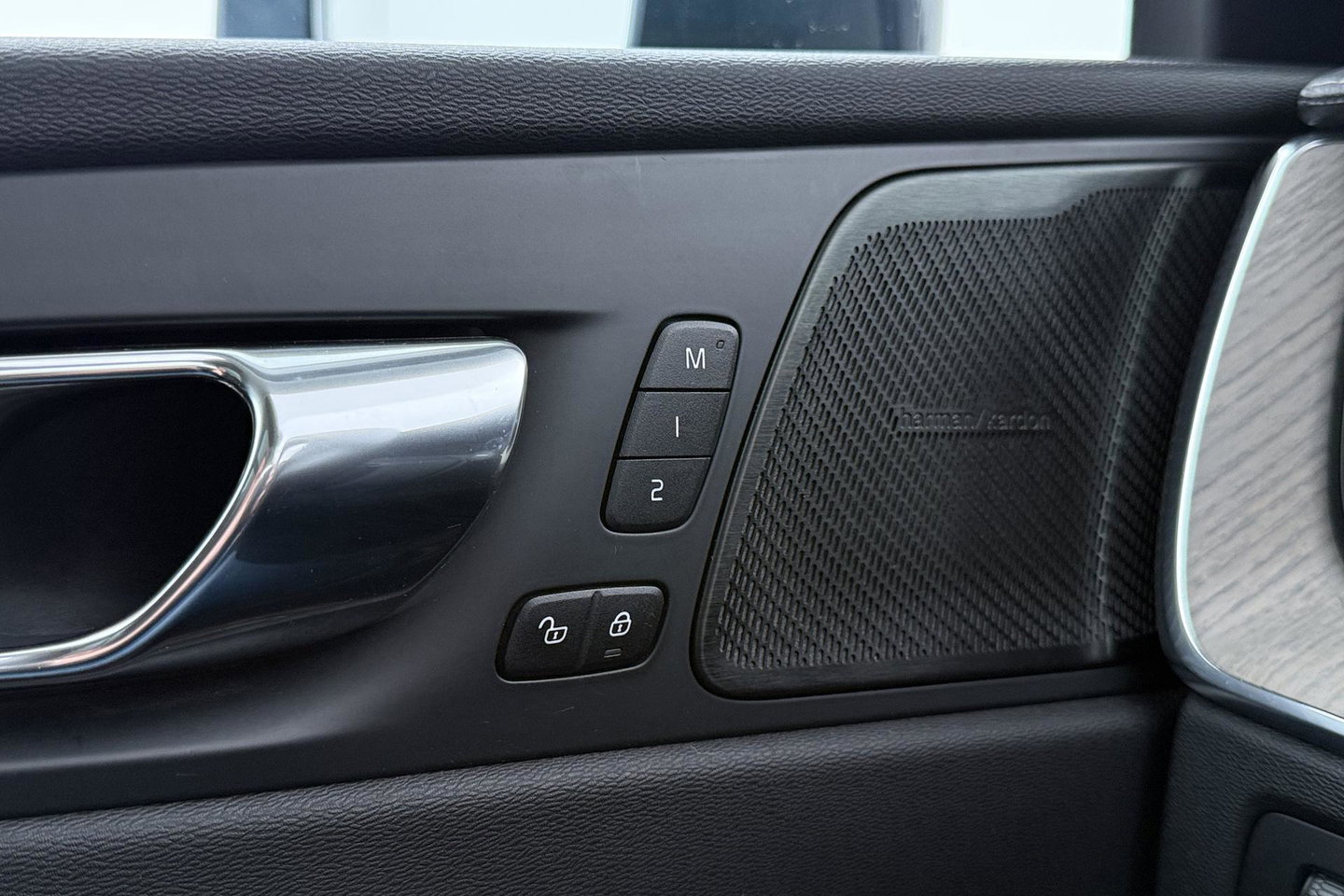 Volvo XC60 B4 AWD Inscription | Harman/Kardon | Panoramadak | Trekhaak | BLIS | Camera | Stoelverwarming | Verwarmde voorruit | ACC